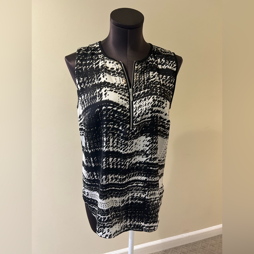 Kasper Black and White Patterned Top size M